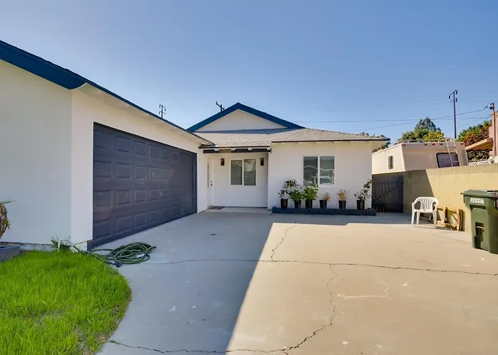 Home Between Los Angeles & Disney! Patio, Yard
