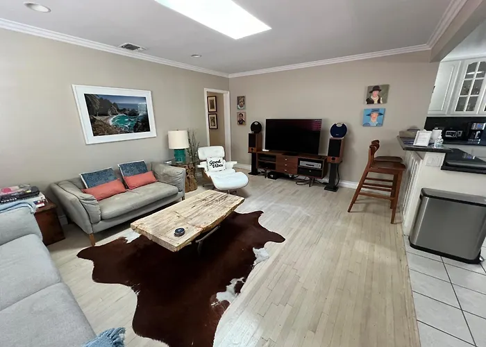 Chic Venice Beach Bungalow Steps From The Canals & Beach
